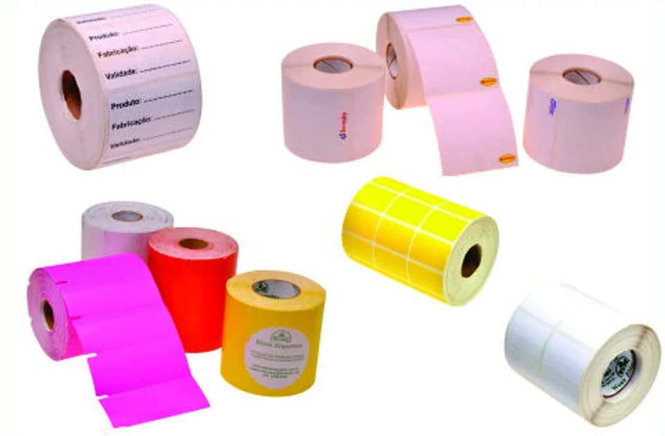 Rolos de etiquetas térmicas e adesivas em cores variadas